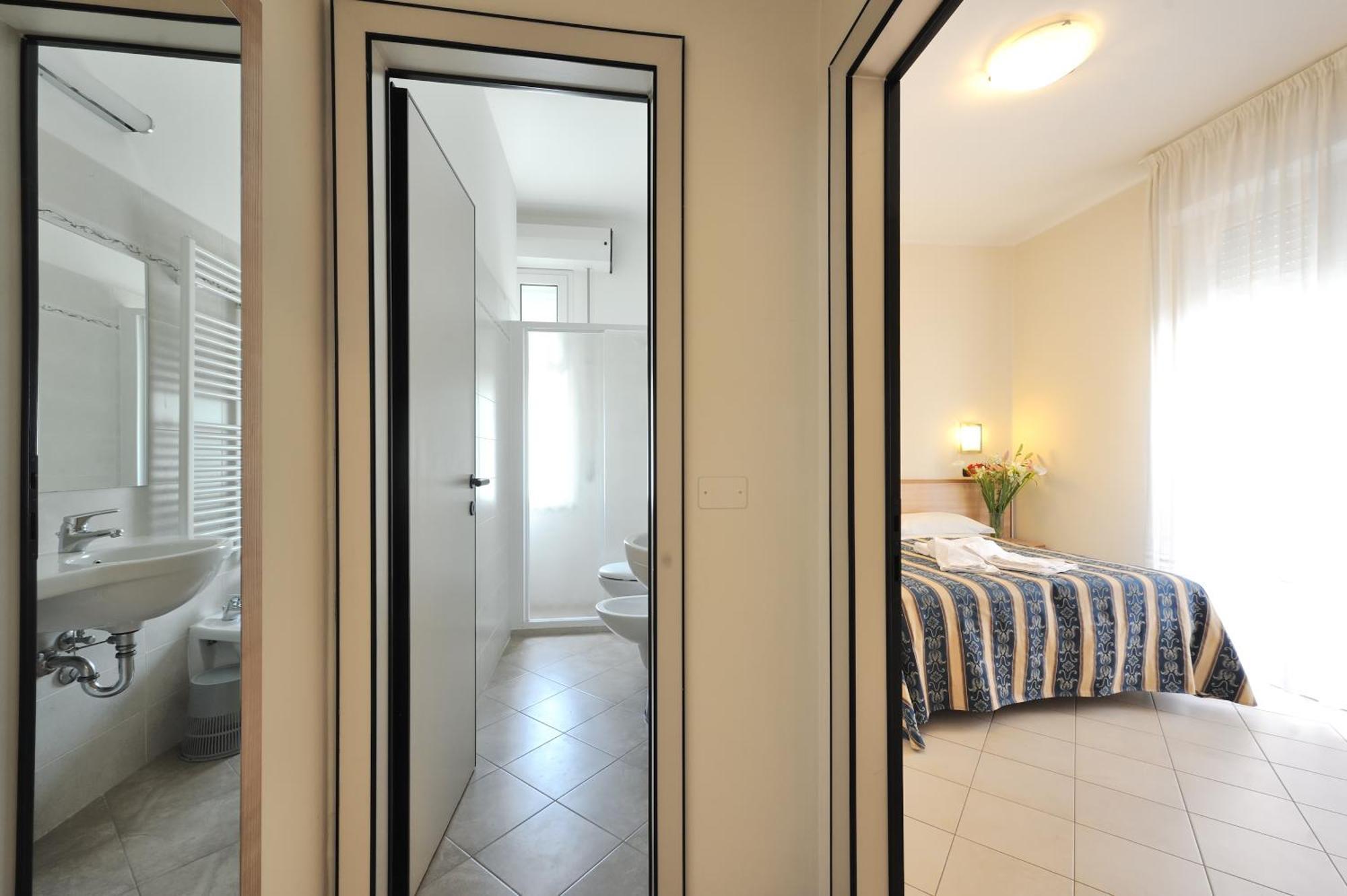 Hotel Bridge Rimini Room photo